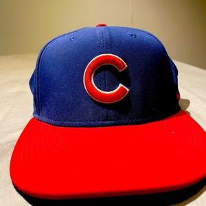 Chicago Cubs Nike DriFit strap back hat.